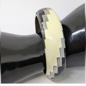 Vintage Hinged Bangle Cuff Bracelet Black & Cream Zigzag Silver Tone Bohemian